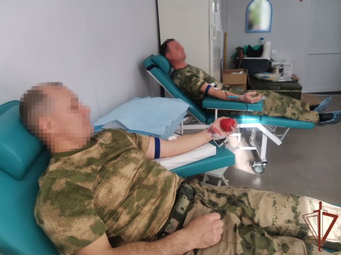 Акция «От сердца к сердцу» поддержали росгвардейцы в Херсонской области
