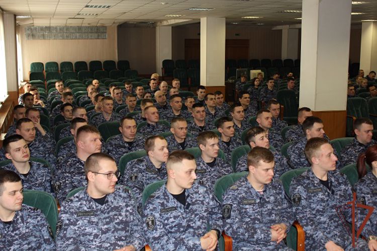 Педагогов Центра подготовки столичного главка Росгвардии поздравили с профессиональным праздником