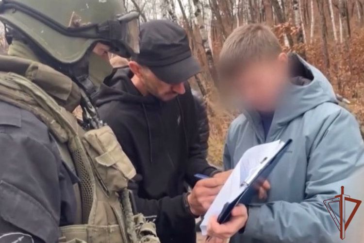 Спецназ Росгвардии задержал открывшего стрельбу на улице в Амурской области мужчину