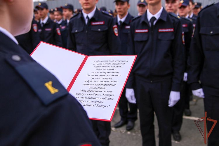 Росгвардия проводит тематические встречи с учащимися на Урале