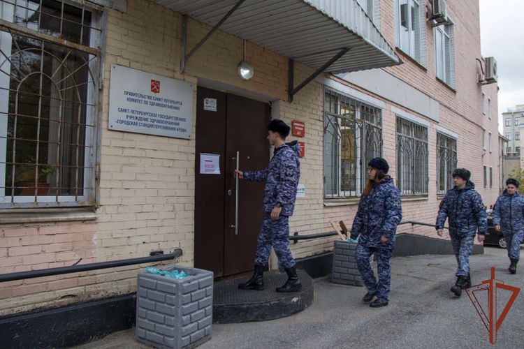 В Санкт-Петербурге сотрудники Росгвардии сдали кровь для пациентов городских больниц