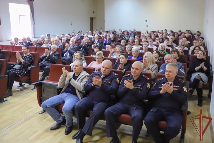 В московском Управлении вневедомственной охраны прошел концерт ко Дню образования службы
