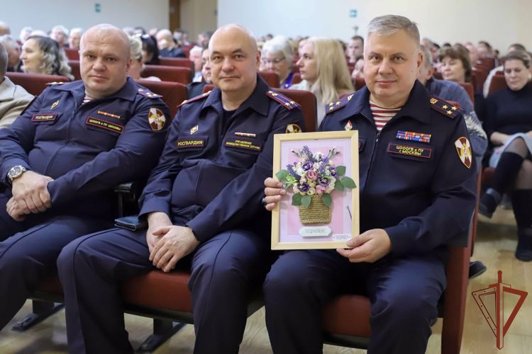 В московском Управлении вневедомственной охраны прошел концерт ко Дню образования службы
