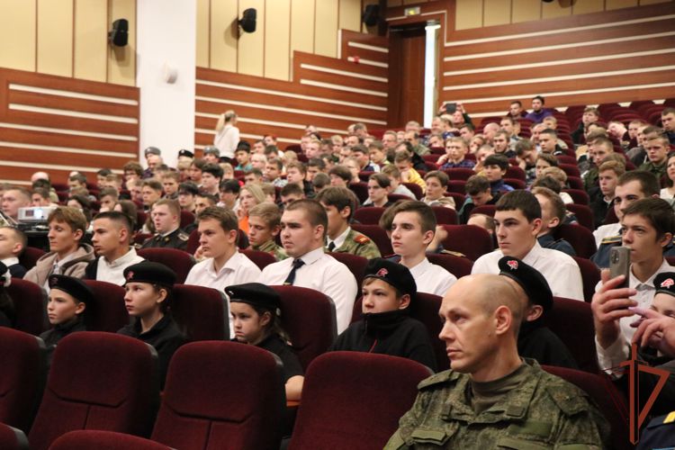 В Центральном округе Росгвардии проводятся военно-патриотические мероприятия для детей и молодежи