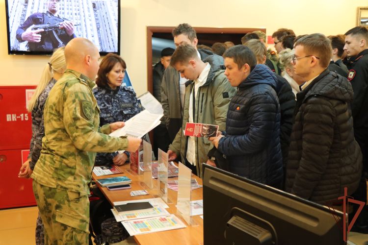 В Центральном округе Росгвардии проводятся военно-патриотические мероприятия для детей и молодежи