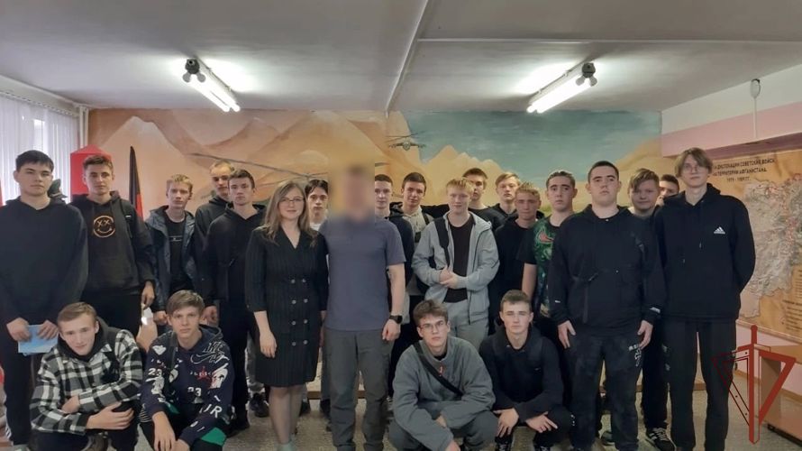 Патриотические встречи со школьниками и студенческой молодежью провела Росгвардия на Урале    