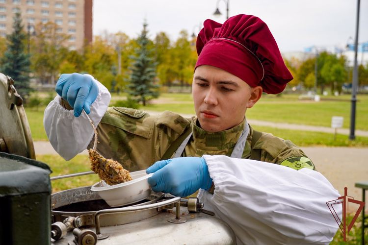 К акции «Дни белых журавлей» присоединились росгвардейцы в Санкт-Петербурге