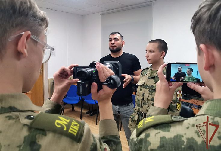 Росгвардеец из Чеченской Республики провел мастер-класс для воспитанников МПКУ имени М. А. Шолохова