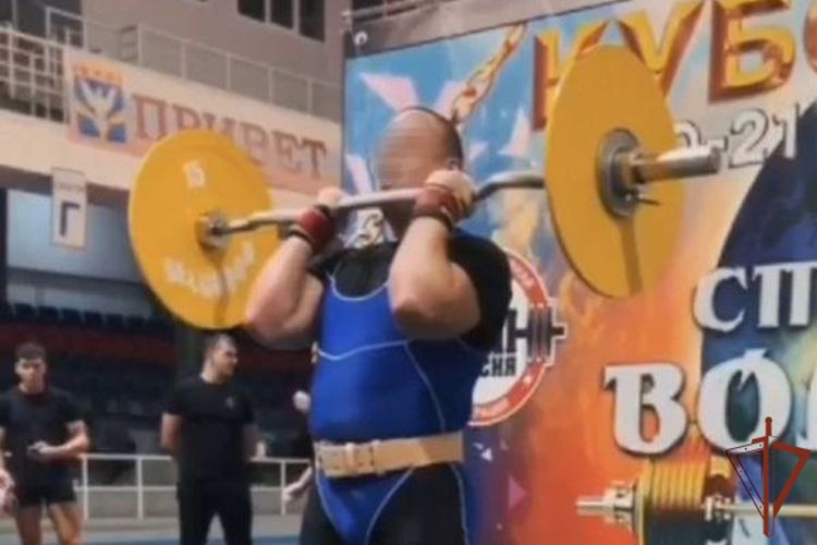 Спортсмен из Росгвардии установил мировой рекорд по подъему штанги на бицепс
