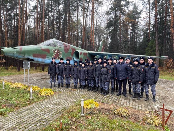 В Подмосковье курсанты патриотического движения Росгвардии «Гвардейская смена» посетили Воскресенский агрегатный завод
