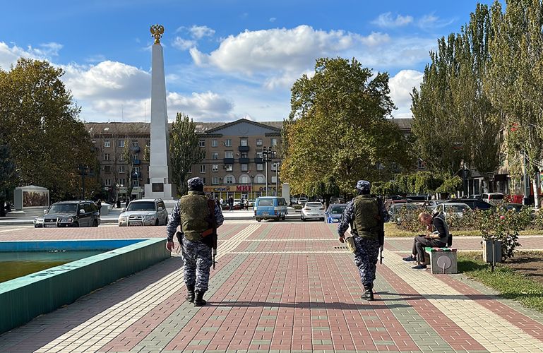 Патрульные автомобили Росгвардии заступили на службу в Мелитополе