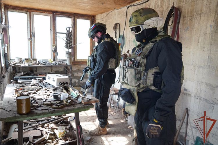 Росгвардейцы обнаружили в ДНР цех нацбатальона «Азов» по производству взрывных устройств (видео)