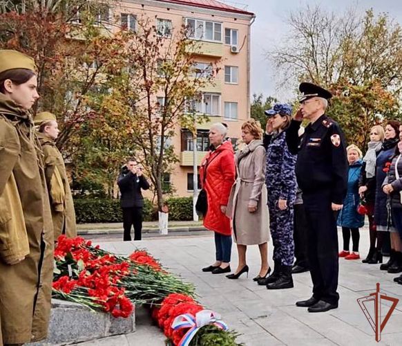 Сотрудники Росгвардии почтили память подольских курсантов