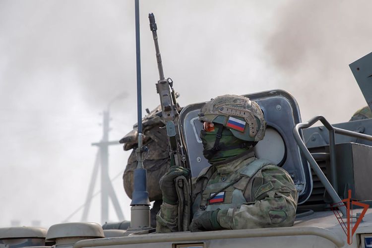 Схрон с оружием и боеприпасами иностранного производства обнаружили росгвардейцы в ЛНР 