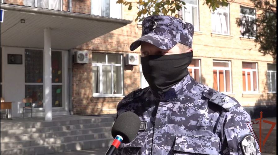 Росгвардейцы доставили адресованные сверстникам из Херсонской области детские письма