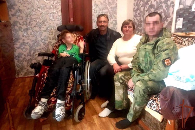 Росгвардейцы помогли семье особенного ребенка в ЛНР 