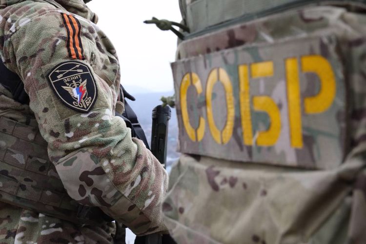  Спецназ Росгвардии задержал в Красноярском крае подозреваемых в вымогательстве 