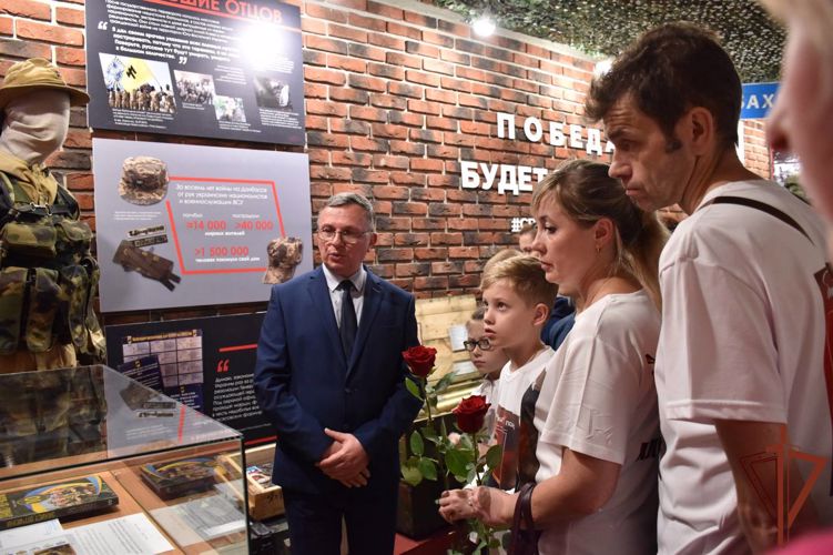  Росгвардейцы передали в Костроме экспонаты для выставки, посвященной героям СВО