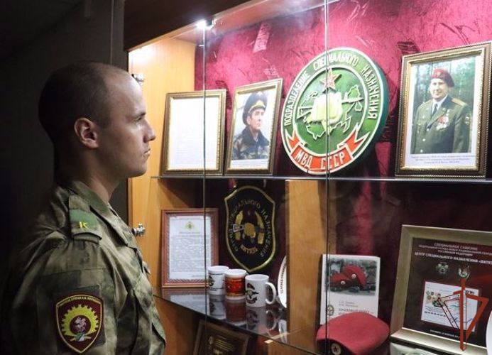 Выставка истории спецподразделений Росгвардии открылась в Новосибирском военном институте ведомства