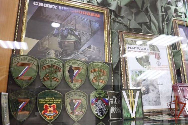 Выставка истории спецподразделений Росгвардии открылась в Новосибирском военном институте ведомства