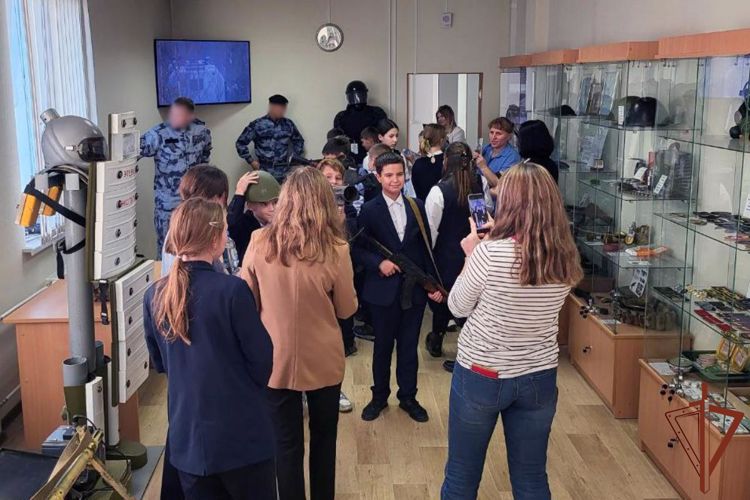 Офицеры Росгвардии – участники специальной военной операции провели встречи с юными югорчанами