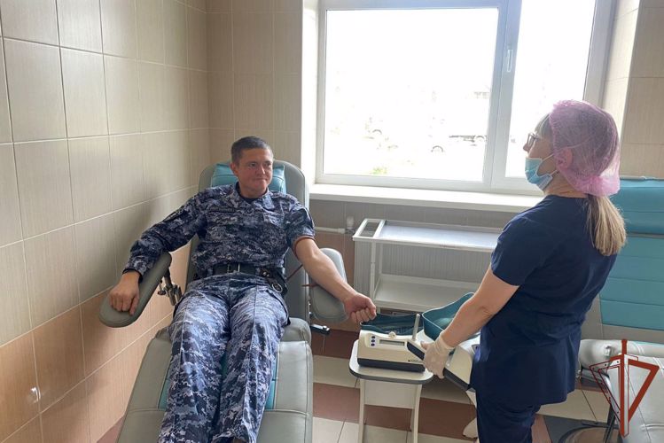 Росгвардейцы пополнили банк крови медицинских учреждений Сибири