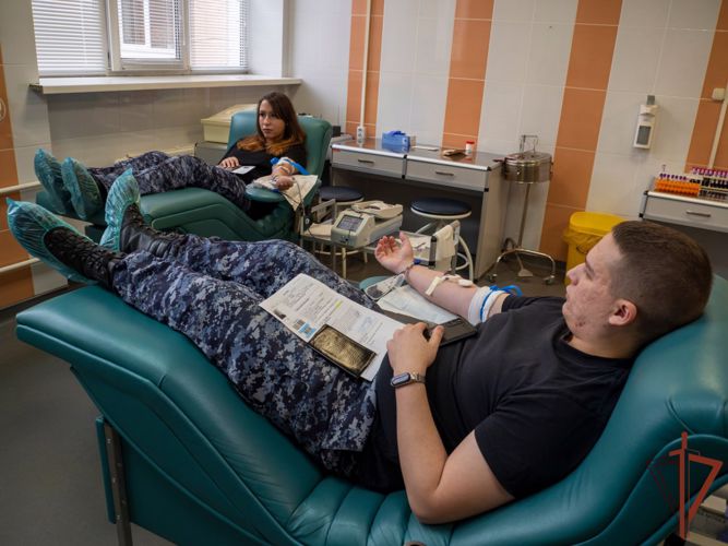 В Санкт-Петербурге сотрудники Росгвардии сдали кровь для пациентов городских больниц