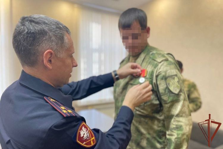 Государственные награды вручил заместитель командующего Сибирским округом Росгвардии отличившимся в ходе СВО росгвардейцам