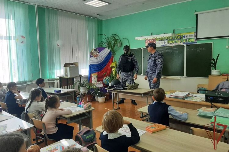 Росгвардейцы Сибирского округа участвуют в патриотическом воспитании детей и молодежи