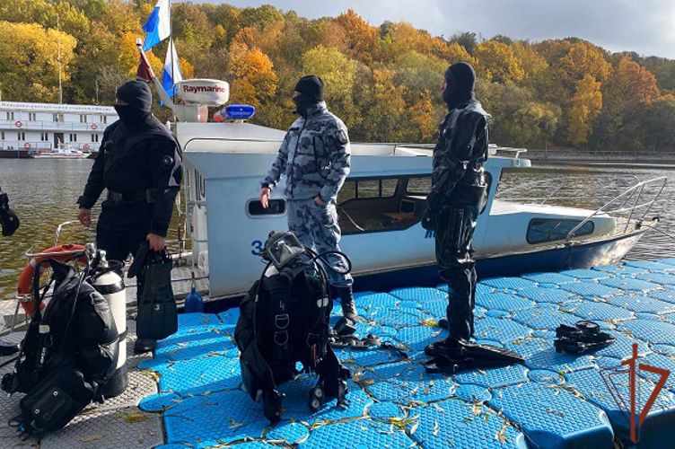 Водолазы Росгвардии  провели тренировочные спуски на Москве-реке