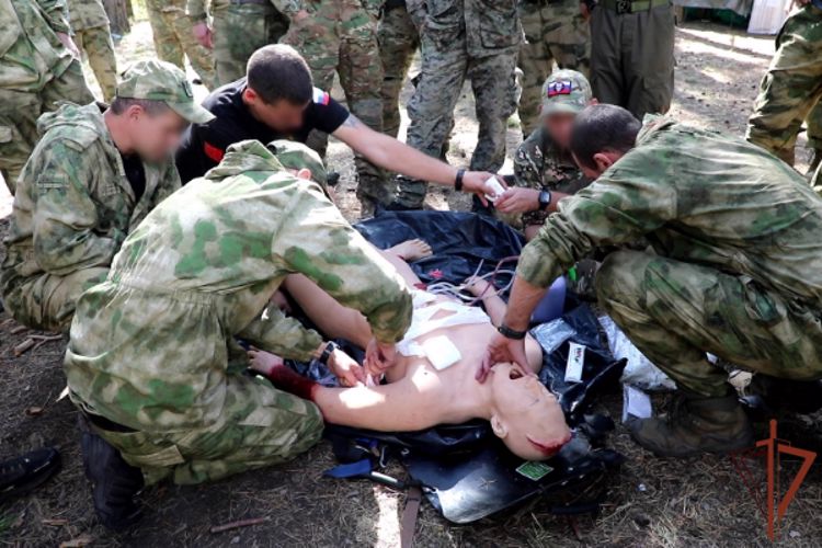 Занятия с росгвардейцами по тактической медицине прошли в ЛНР (видео) 