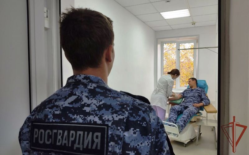 Росгвардейцы приняли участие в марафоне донорства костного мозга в Пскове
