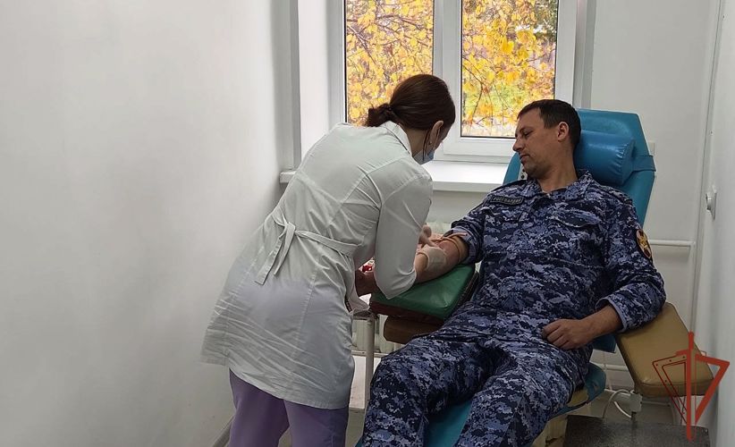 Росгвардейцы приняли участие в марафоне донорства костного мозга в Пскове