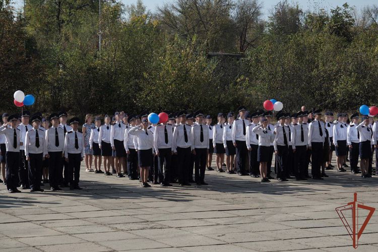 Росгвардейцы приняли участие в церемонии клятвы лицеиста в ЛНР