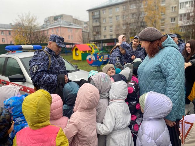 Уроки мужества и профориентационные мероприятия провели росгвардейцы в Сибири