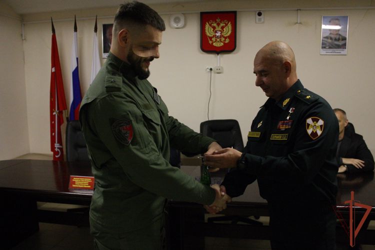 Командующий Северо-Западным округом Росгвардии поздравил петербургский СОБР «Гранит» с профессиональным праздником