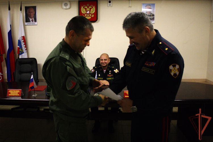 Командующий Северо-Западным округом Росгвардии поздравил петербургский СОБР «Гранит» с профессиональным праздником