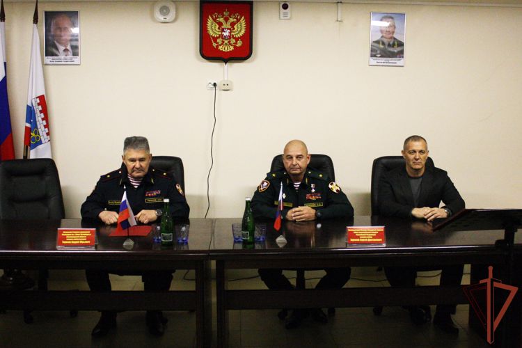 Командующий Северо-Западным округом Росгвардии поздравил петербургский СОБР «Гранит» с профессиональным праздником