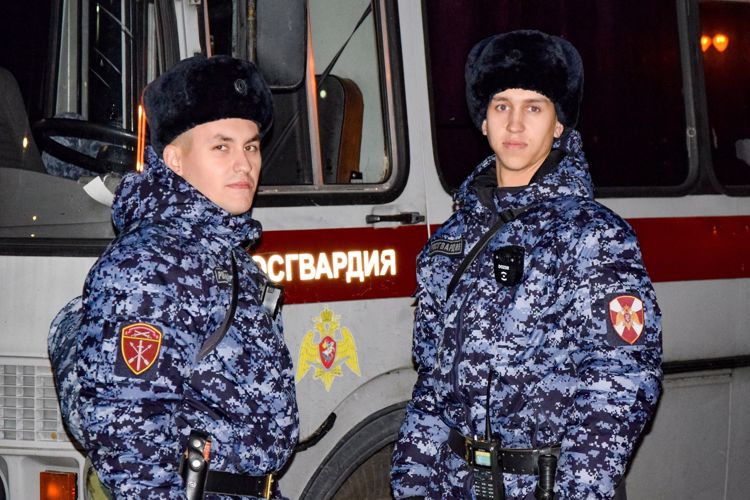 Петербургские росгвардейцы обеспечили безопасность матча КХЛ