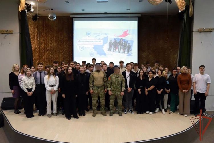 Офицеры Росгвардии – участники специальной военной операции провели встречи с юными югорчанами