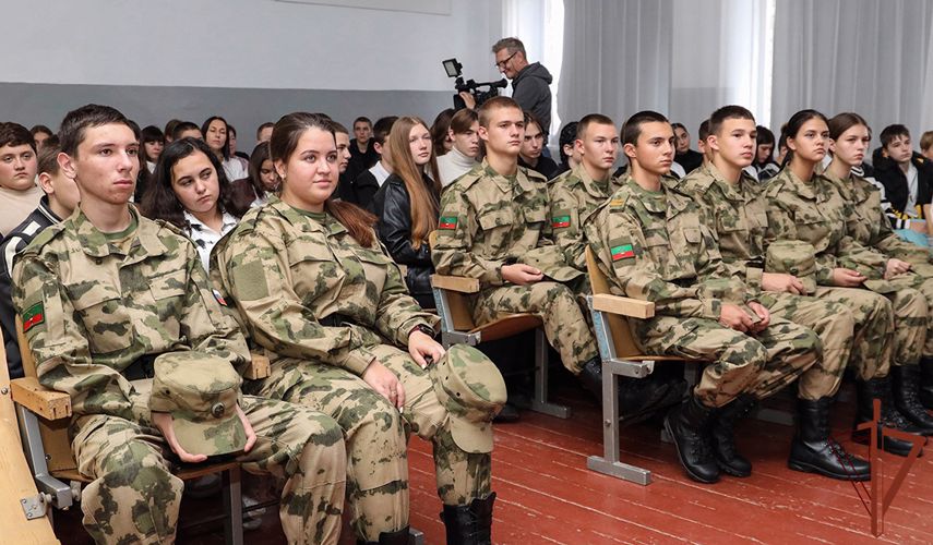 Росгвардейцы провели комплекс патриотических мероприятий для учащихся Запорожской области