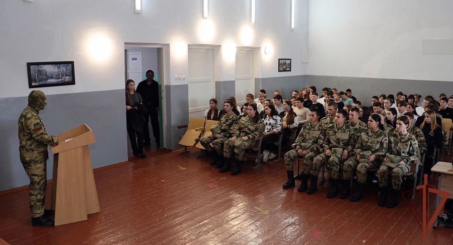 Росгвардейцы провели комплекс патриотических мероприятий для учащихся Запорожской области