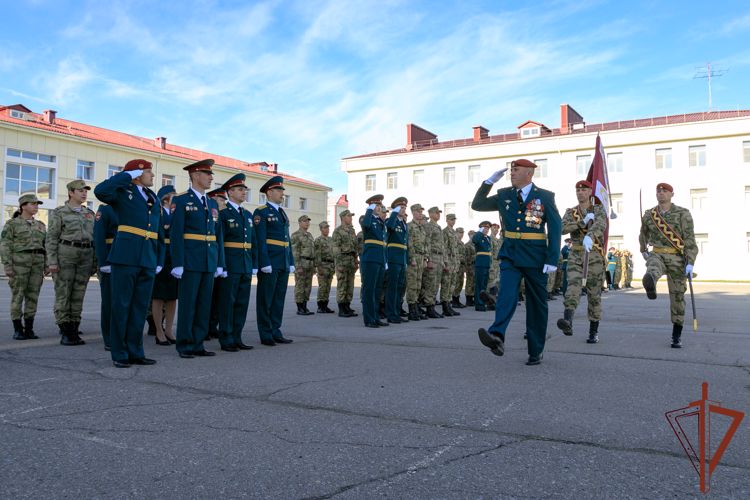 Боевое знамя нового образца вручено отряду спецназа Росгвардии в Хабаровске