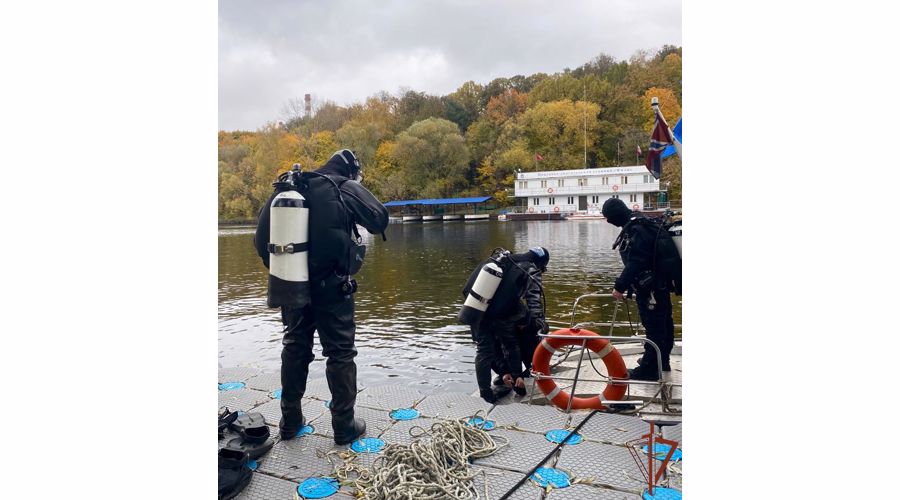 Водолазы Росгвардии  провели тренировочные спуски на Москве-реке