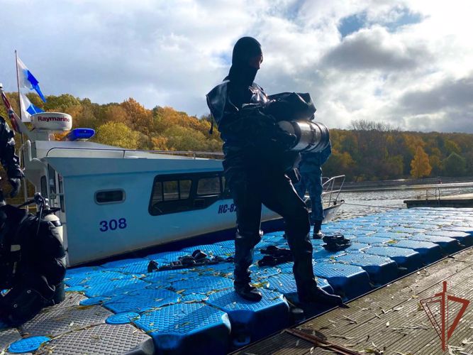 Водолазы Росгвардии  провели тренировочные спуски на Москве-реке