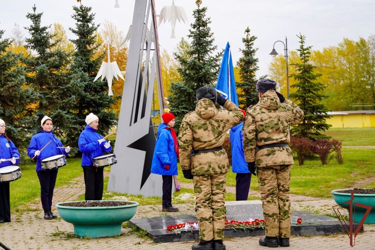 К акции «Дни белых журавлей» присоединились росгвардейцы в Санкт-Петербурге