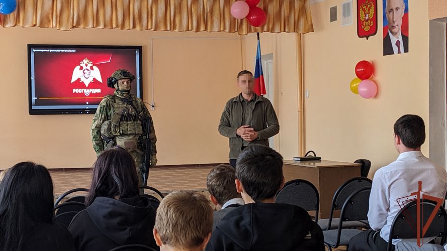 Росгвардейцы встретились с детьми из подшефных классов в Луганске