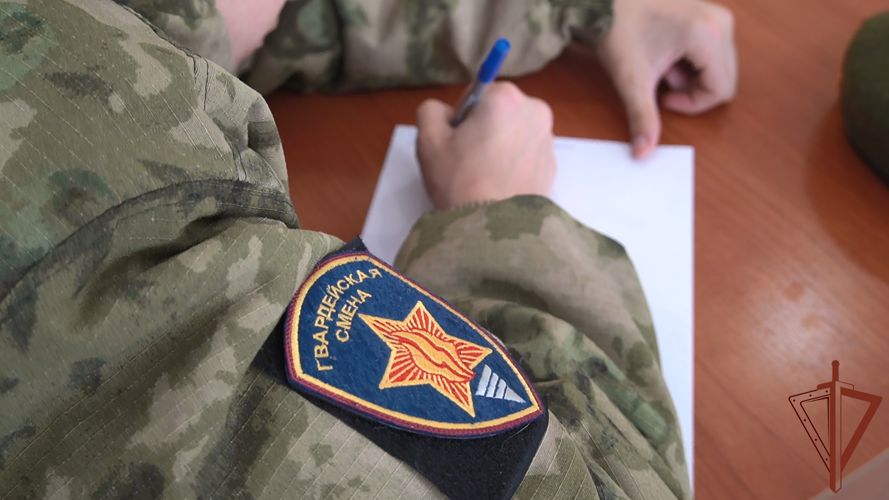 Воспитанники "Гвардейской смены" из Саратова написали письма участникам специальной военной операции