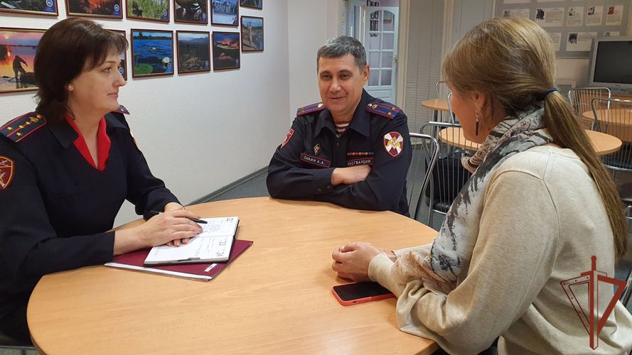 Росгвардейцы поздравили с годовщинами  образования коллективы ведущих СМИ на Урале