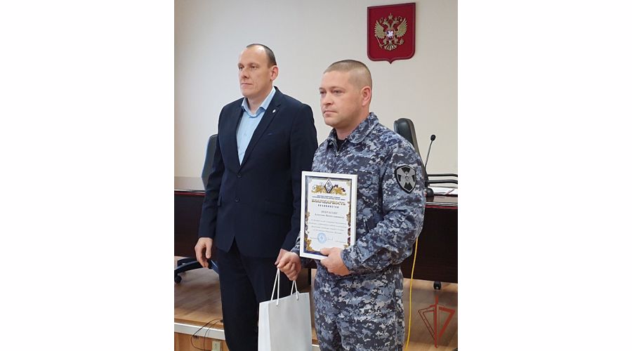 Военнослужащие и сотрудники Уральского округа войск национальной гвардии приняли участие в мероприятиях ко Дню народного единства